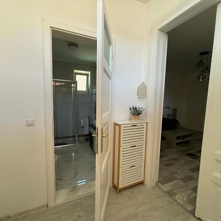 Apartment Alexa Орадя Екстер'єр фото